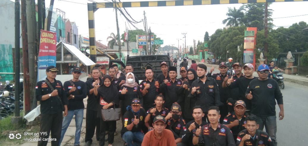 Pembagian 500 Takjil Gratis Oleh BPPKB DPAC Kecamatan Parungpanjang.